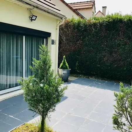 Studio Independant Dans Une Maison Avec Jardin Privatunterkunft