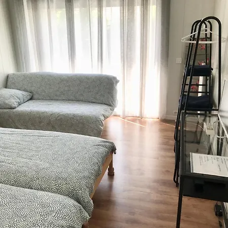 Quarto em Acomodações Particulares Studio Independant Dans Une Maison Avec Jardin