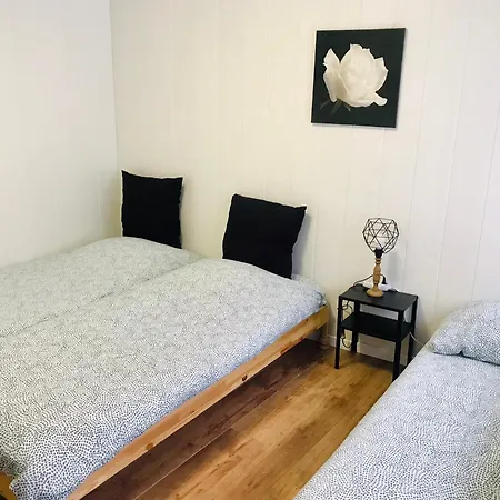 Quarto em Acomodações Particulares Studio Independant Dans Une Maison Avec Jardin